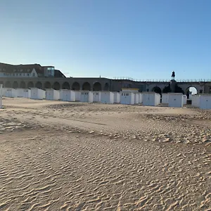 90m2 Op 70m Van Het Strand. Appartement